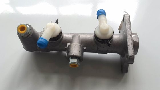 Les pièces détachées du moteur de freinage sont fournies par le constructeur.Le système de contrôle de l'émission de CO2 doit être conforme à l'article 7 de la directive 2008/57/CE.